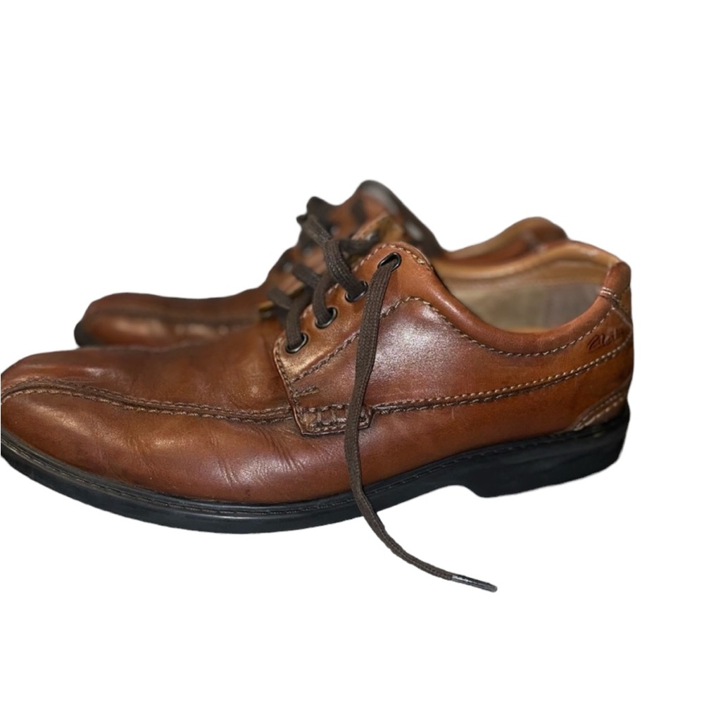 Men’s Clarks leather Oxford/derby lace up brown shoe size 8.